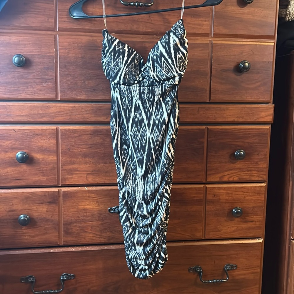 Strapless mini tube dress. Black and white, open back with lace
